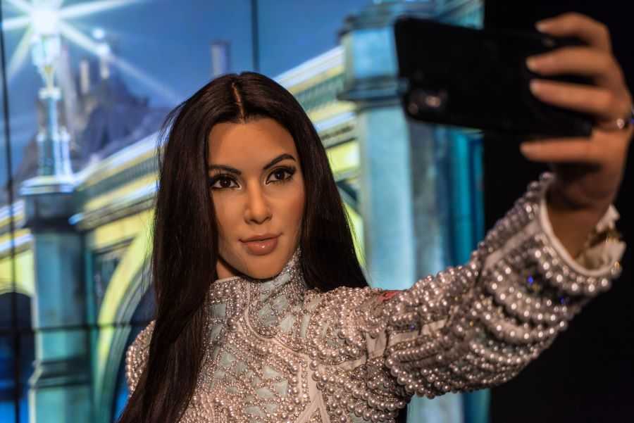 Kim Kardashian taking selfie